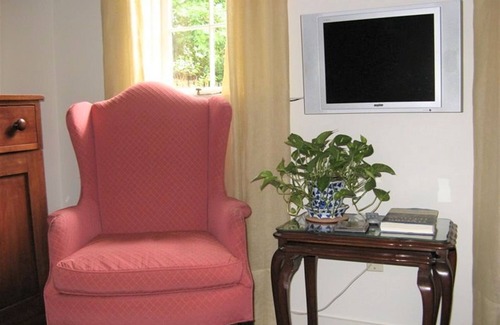 South of Broad Bed & Breakfast | Charming Kitchen House with Beautiful Garden