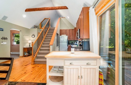 Traverse City House | Charming lake cottage with a wet bar, firepit, fast WiFi, & washer/dryer