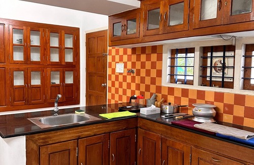 North Paravur Villa | Charming Lake/River front 3 BHK VILLA for DAILY RENT in Cochin,ERNAKULAM