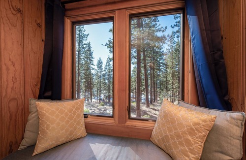 Elk Point House | Charming Lake Tahoe Cabin walking distance to beach! (EP432)
