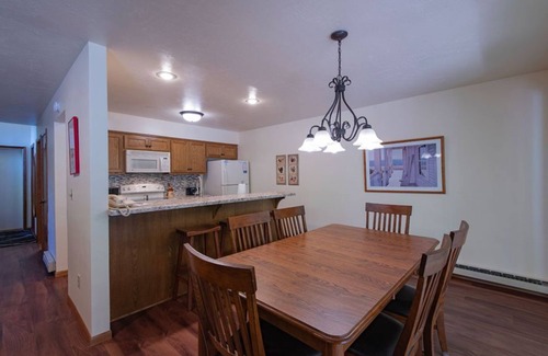 Baileys Harbor Condo | Charming Lakefront 2BR Condo: Fireplace & Balcony at The Rushes