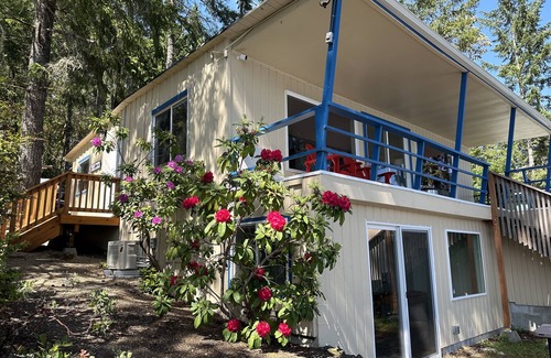 Grapeview Cabin | Charming Lakefront Cabin on Mason Lake with Pebble Beach and Private Dock