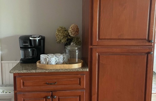 Bradley House | Charming Lakefront Private Suite