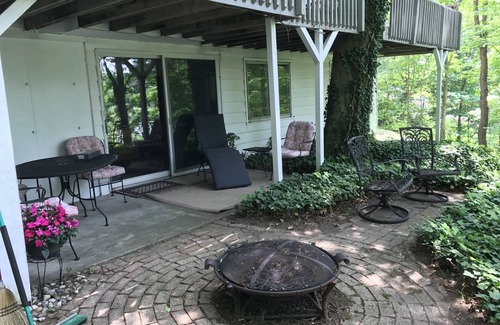 Bradley House | Charming Lakefront Private Suite