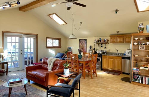 Woodstock Apartment | CHARMING LARGE STUDIO WITH POOL AND MOUNTAIN VIEWS ON 10 ACRES. Close to town