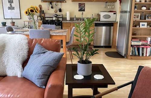 Woodstock Apartment | CHARMING LARGE STUDIO WITH POOL AND MOUNTAIN VIEWS ON 10 ACRES. Close to town