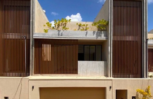 Mount Lavinia Villa | Charming 4-bedroom villa with AC and WiFi with Stunning Rooftop Sea View