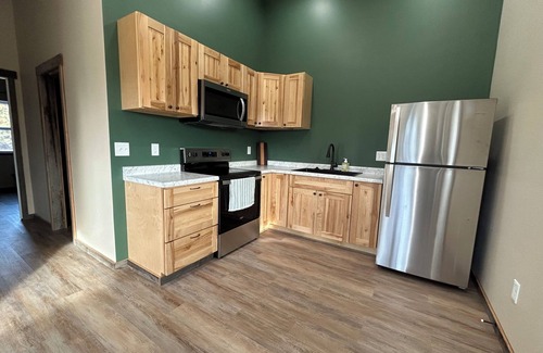 Lamont Cabin | Charming lodge with 2 bedrooms and WiFi, AC just outside Olpe
