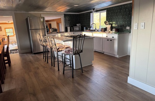 Carbon County Cabin | Charming log cabin above Riverside - perfect for your getaway