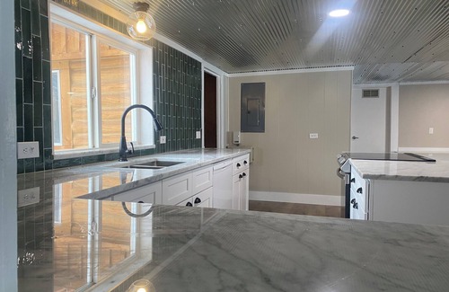 Carbon County Cabin | Charming log cabin above Riverside - perfect for your getaway