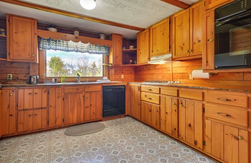 Lovell Cabin | Charming Lovell Cabin - 7 Mi to Kezar Lake!