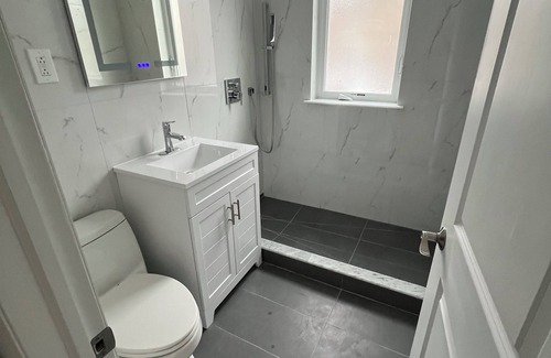 Ditmars Steinway Apartment | Charming luxury 2-bedroom apartment with AC, WiFi in welcoming Queens