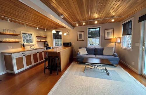 Sebascodegan Island Cottage | Charming Maine cottage overlooking the working waterfront.