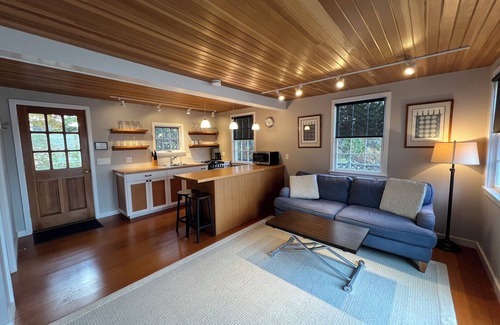 Sebascodegan Island Cottage | Charming Maine cottage overlooking the working waterfront.