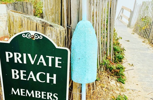 Cedar Bushes House | Charming Manomet Beach House with fenced yard & Private Dog Friendly Beach 🐾