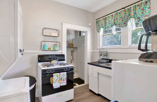 Hannon Park Apartment | Charming Midtown Apt - Hannon Hideaway Unit C