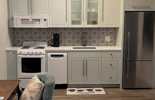 Memphis Cottage | Charming Midtown Cottage in Historic Neighborhood with Pool