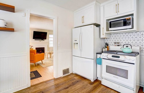 Keewaydin House | Charming Minneapolis Home < 1 Mi to Lakes!