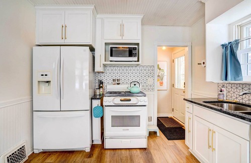 Keewaydin House | Charming Minneapolis Home < 1 Mi to Lakes!