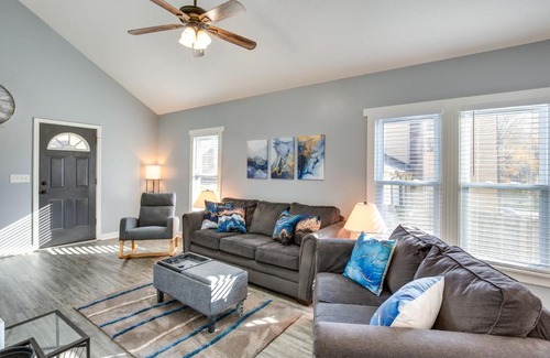 Pleasant Hill House | Charming Missouri Home Less Than 1 Mi to Katy Trail!