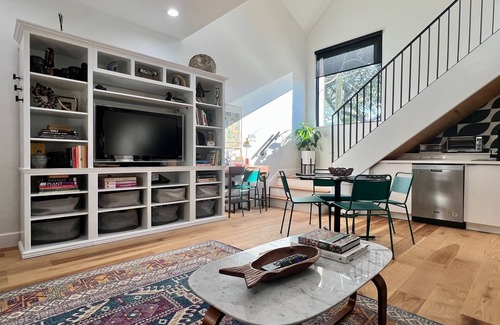 Leonidas House | Charming Modern 2 Bed Home w/NOLA Charm, Steps to the Streetcar!