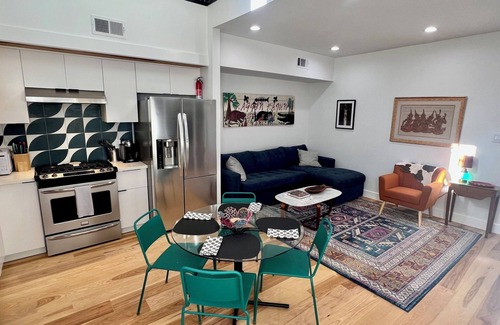 Leonidas House | Charming Modern 2 Bed Home w/NOLA Charm, Steps to the Streetcar!