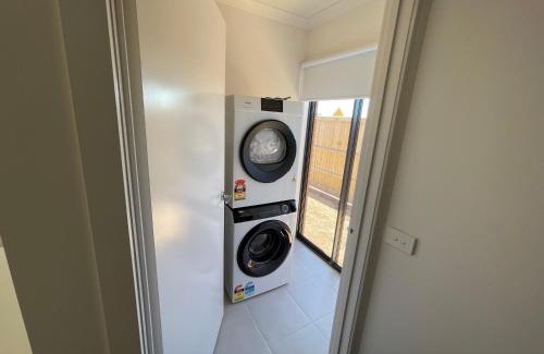 Wyndham Vale House | Charming Modern Family Home in Wyndham Vale