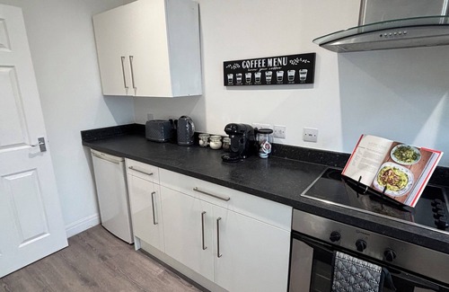 Hull Apartment | Charming modern one bedroom apartment complex