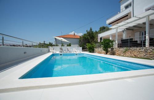 Businci Apartment | Charming modern house with the new swimming pool - apartment Maya 1