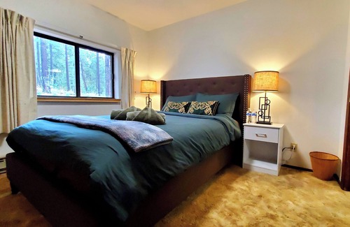 Jemez Springs Cabin | Charming Mountain Retreat, Nature's beauty at your doorstep!