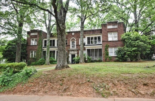 Cherry Condo | Charming Myers Park 2BR King Condo | Porch