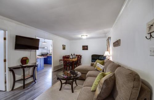 Roxie House | Charming Natchez Cottage with Sunroom!