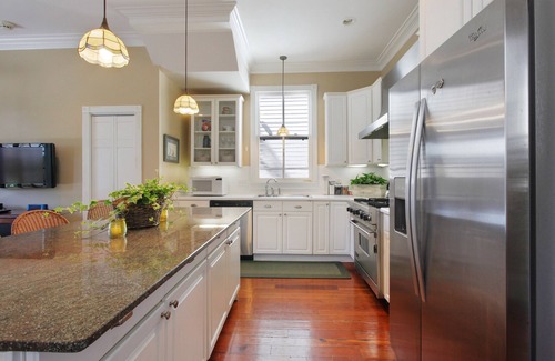 Audubon House | Charming New Orleans Cottage Steps from Audubon Park and Magazine St