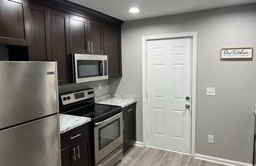 Williamsburg House | Charming Newly Renovated 2-bedroom house with WiFi, AC in awesome Williamsburg