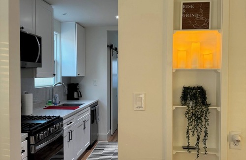 Blanco - Culver Crest House | Charming, newly renovated 2-bedroom house in the heart of Culver City