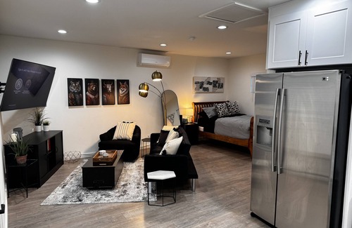 West Hills Apartment | Charming Newly Renovated Modern Studio w/Private Entrance and Prime Location