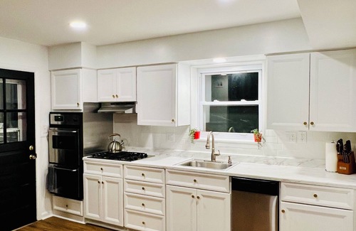 Seminary Hill House | Charming Newly renovated LuxHouse 3BR 1.5BA Backyard PetFriendly Great Location