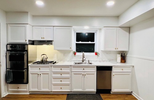 Seminary Hill House | Charming Newly renovated LuxHouse 3BR 1.5BA Backyard PetFriendly Great Location