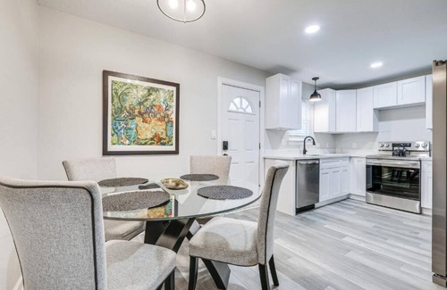Brenham House | Charming, Newly Renovated 3-bedroom house minutes away from Downtown Brenham