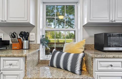 Huntington House | Charming Oasis near Metro: Arcade, Coffee, Parks