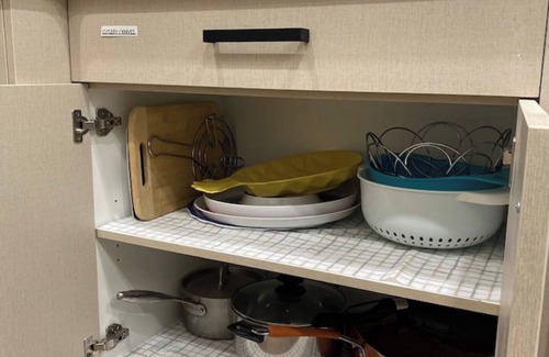 Calgary Apartment | Charming Oasis Tranquil Suite 8 min Airport, AC