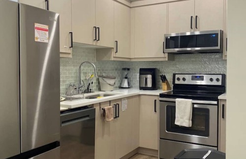 Calgary Apartment | Charming Oasis Tranquil Suite 8 min Airport, AC