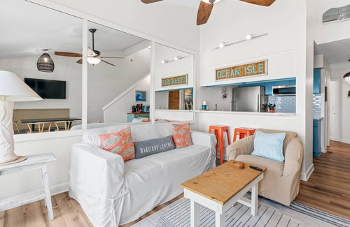 Ocean Isle Beach Condo | Charming Oceanfront 2BR Condo + Pool on Ocean Isle Beach, NC