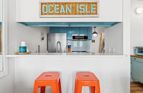 Ocean Isle Beach Condo | Charming Oceanfront 2BR Condo + Pool on Ocean Isle Beach, NC