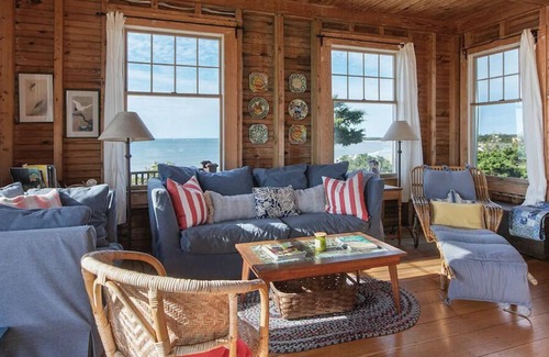 Chilmark House | Charming Oceanfront Cottage in Chilmark