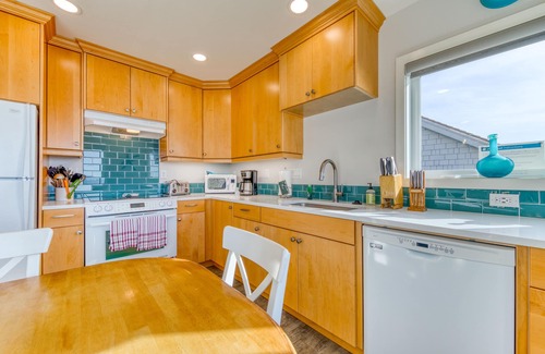 Oceanside Cottage | Charming Oceanfront Getaway with Gorgeous Water Views & Easy Beach Access