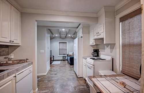 Greater Belhaven House | Charming One-Bedroom Unit in Historic Belhaven!