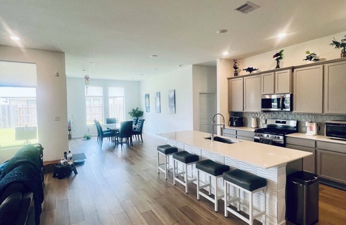 Santa Fe House | Charming one floor 3-bedroom house with WiFi and AC in La Marque