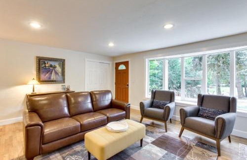 Thurston House | Charming Oregon Home with Private Pickleball Court!