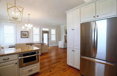 Oxford House | Charming Oxford Townhome - Minutes to Ole Miss and The Square! Sleeps 1-10